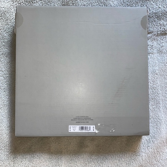 NEVER BEEN USED Kenneth Cole Reaction Beanie and Scarf Set - Picture 4 of 4